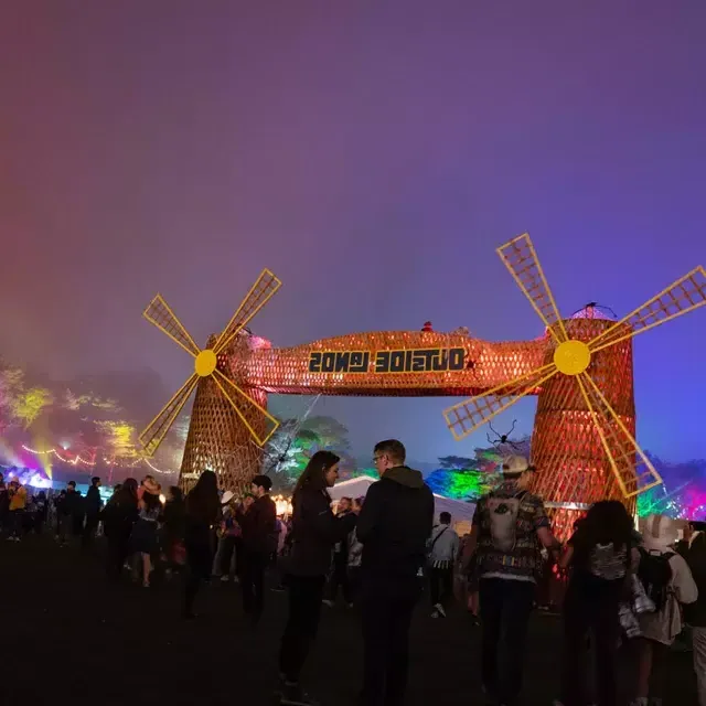 A crowd of festival-goers are pictured at night amid neon lights at the Outside Lands 音乐 festival 在贝博体彩app.